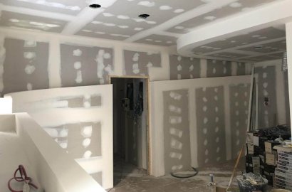 Proceso de instalación de Pladur en un espacio comercial