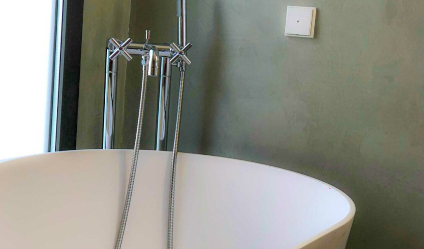 Pared de Pladur resistente a la humedad instalada en un baño en Girona