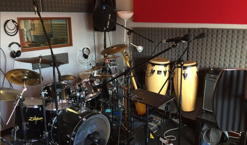 Sala de ensayo con revestimiento de Pladur acústico en Girona